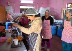 मक्कूमठ में महिला सशक्तिकरण की नई कहानी, ग्रोथ सेंटर से बदली आजीविका