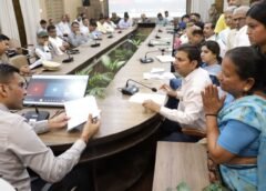 जनता दर्शन में 212 से अधिक शिकायतें डीएम सविन बंसल ने कई मामलों में त्वरित राहत के दिए निर्देश