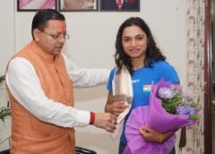 अंतरराष्ट्रीय पदक विजेता महिला मुक्केबाजों का सीएम धामी ने किया सम्मान