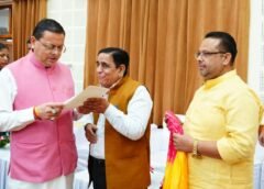 मुख्यमंत्री धामी ने सुनीं जन समस्याएं, अधिकारियों को त्वरित समाधान के दिए निर्देश